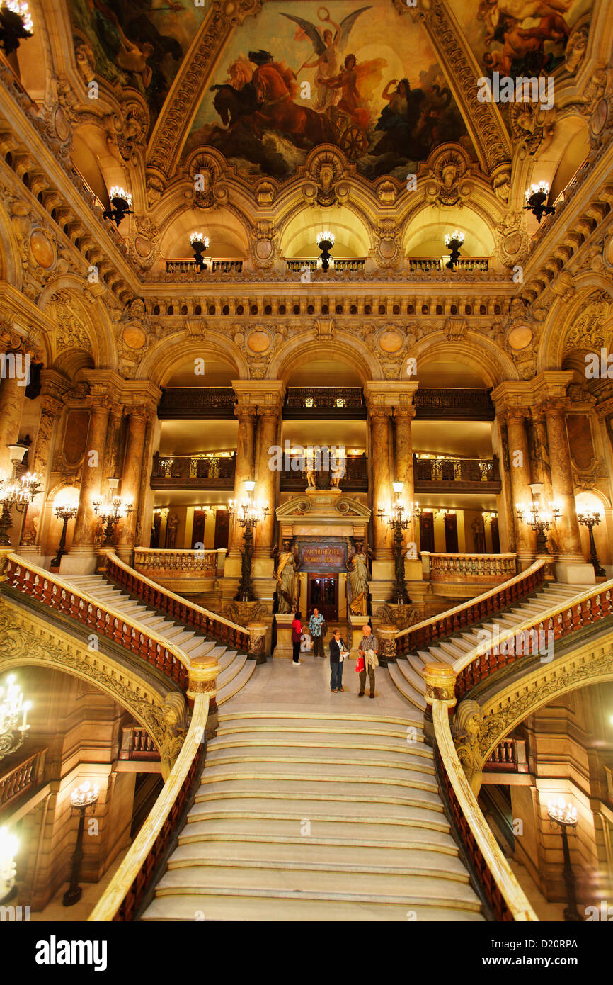 Un escalier intérieur de l'Opéra Garnier, Paris, France, Europe Banque D'Images