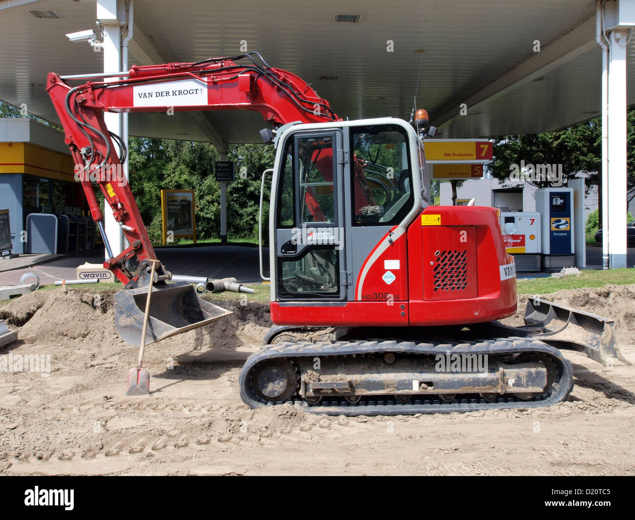 La KATO HD 308 est une mini-pelle conçue pour les projets de construction compacts, dotée d'une technologie hydraulique avancée et d'une grande maniabilité. Banque D'Images