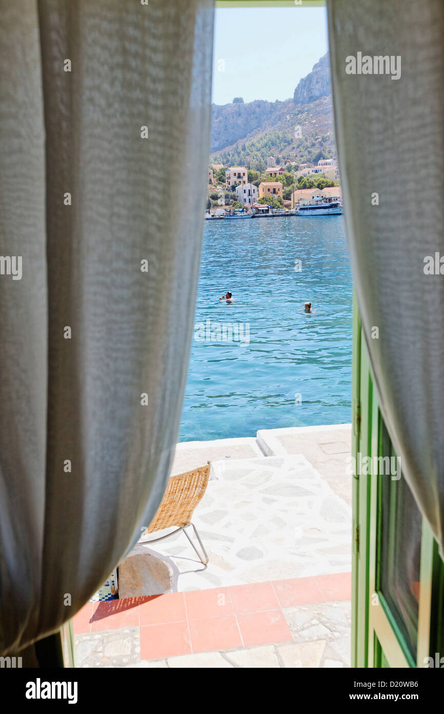 Vue depuis l''Hotel Mediterraneo sur la côte de l'océan et, Kastelorizo Megiste, îles du Dodécanèse, Grèce, Europe Banque D'Images