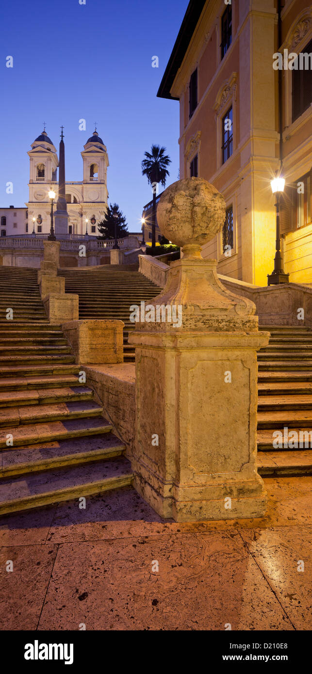 Les marches espagnoles, Scalinata di Trinita dei Monti, avec église, Piazza di Spagne, Rome, Latium, Italie Banque D'Images