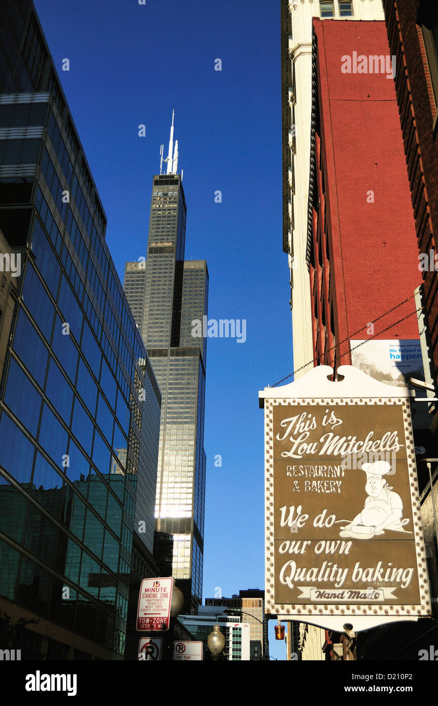 Sites touristiques de la ville contrastées apparaissent ensemble si blocs, sauf sur Jackson Boulevard au centre-ville de Chicago, Illinois, aux États-Unis. Banque D'Images