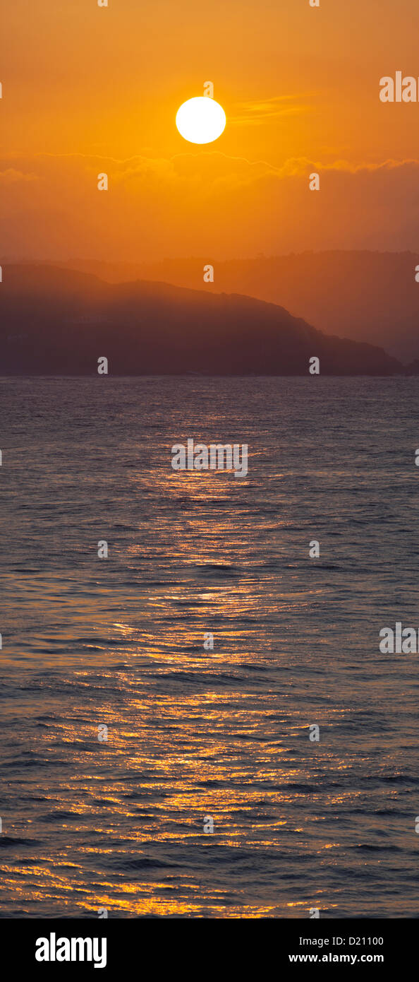 Coucher du soleil près de Aviles, Golfe de Gascogne, Asturias, Espagne Banque D'Images