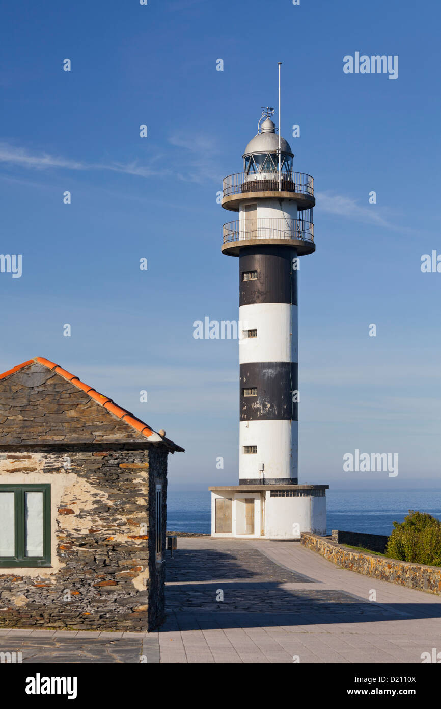 Phare de Cabo de San Agustin, Ortiguera, Asturias, Espagne Banque D'Images