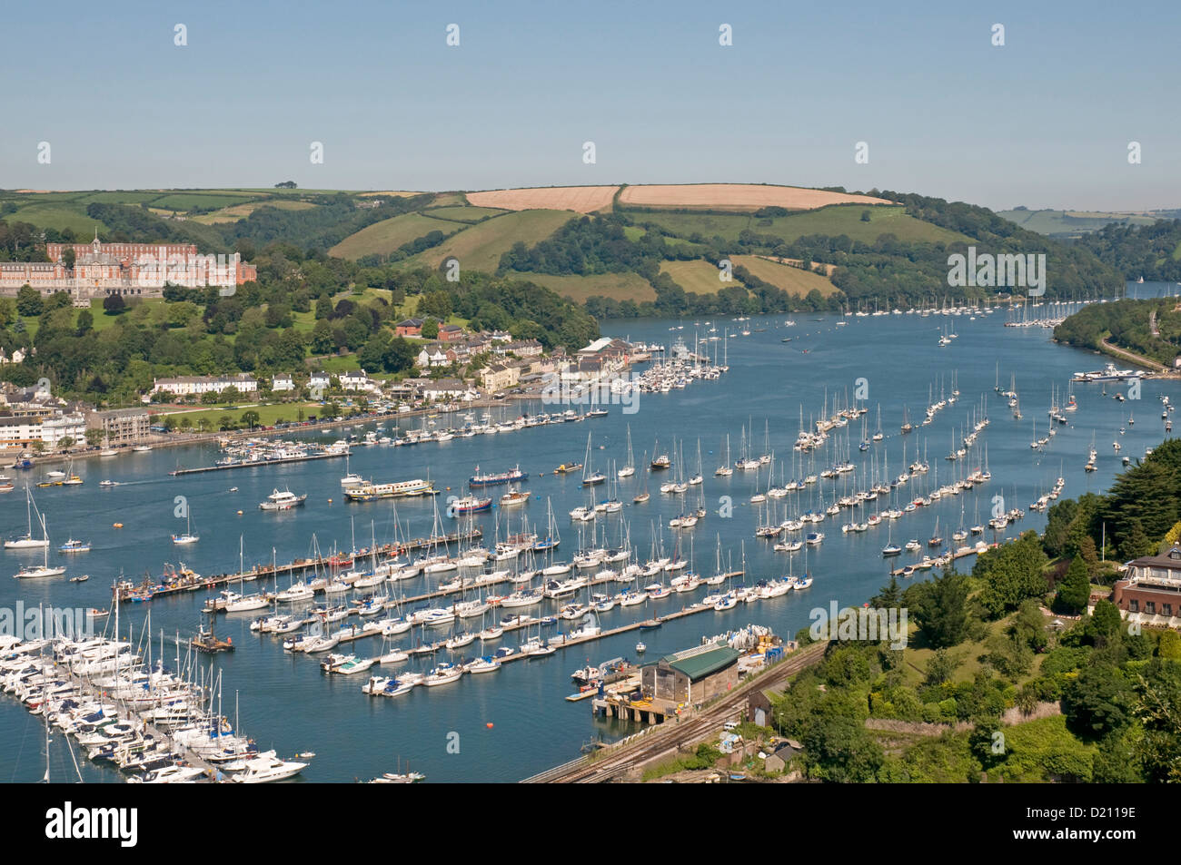 L'estuaire séparant Kingswear Dart et, à l'extrême, Dartmouth, Devon Banque D'Images