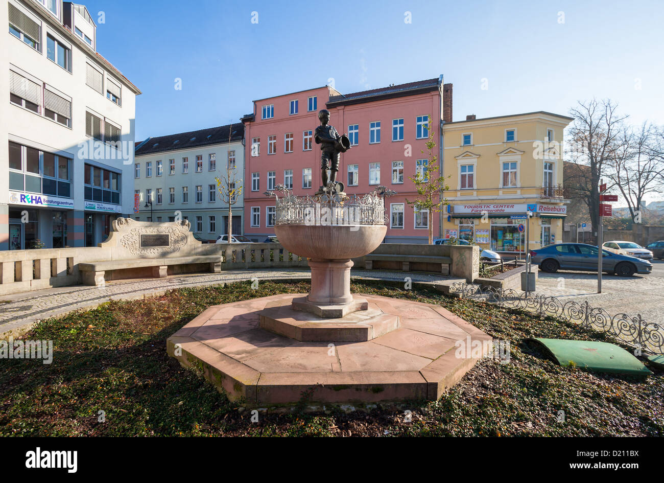 Statue et plaza à Fuerstenwalde / Spree, Brandebourg, Allemagne Banque D'Images