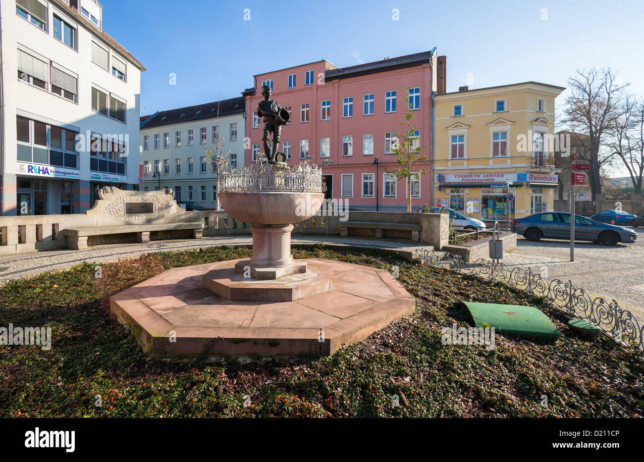 Statue et plaza à Fuerstenwalde / Spree, Brandebourg, Allemagne Banque D'Images