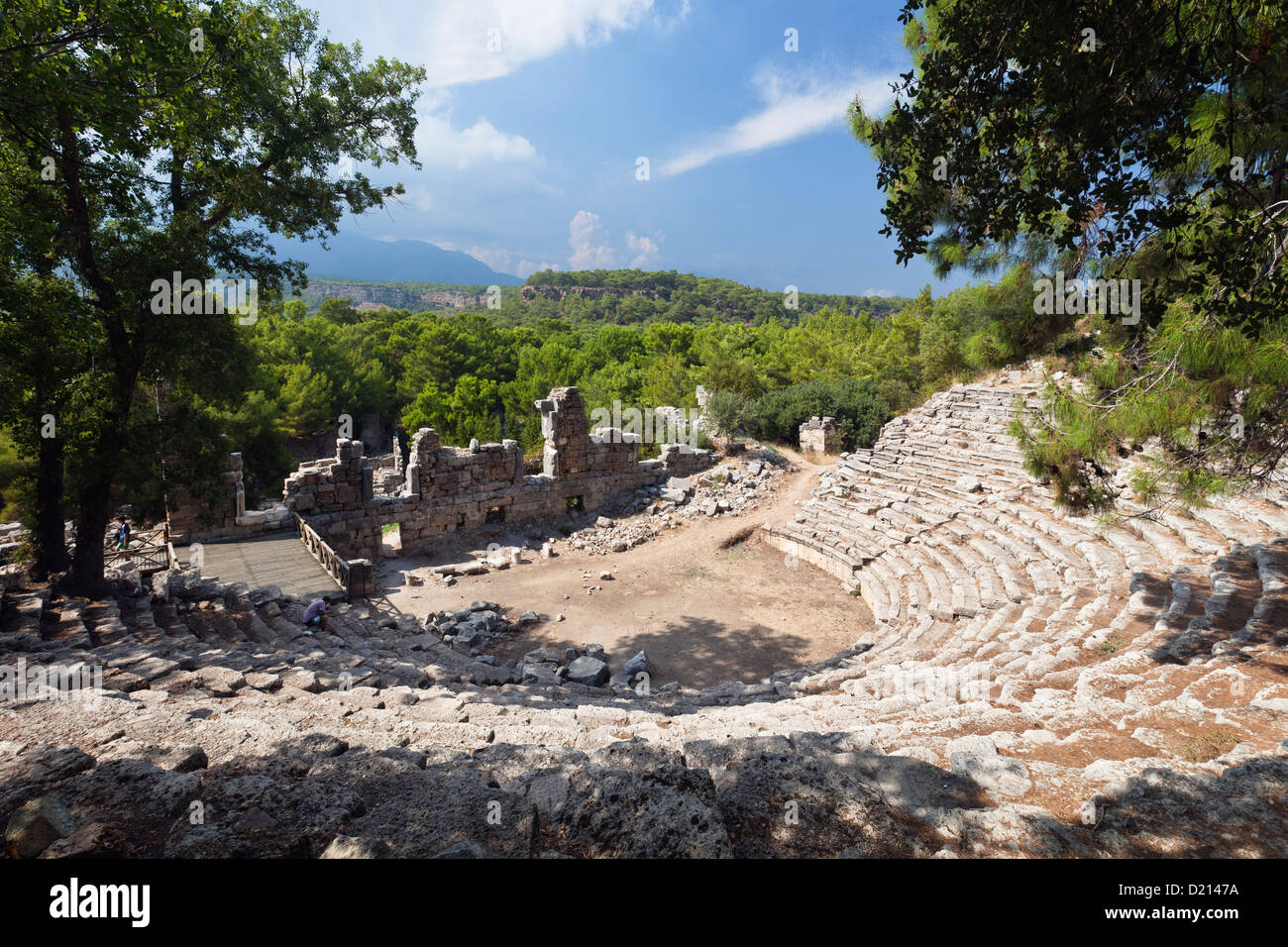 Dans l'ancien théâtre toilettte de Phaselis, côte lycienne, Lycie, Méditerranée, Asie, Turquie Banque D'Images Dans l'ancien théâtre toilettte de Phaselis, côte lycienne, Lycie, Méditerranée, Asie, Turquie Banque D'Images