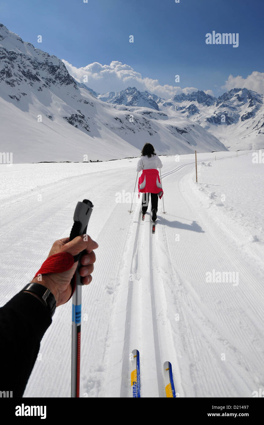 Les skieurs de fond sur la hauteur au Bieler, Silvretta Montafon, Vorarlberg, Autriche, Europe Banque D'Images