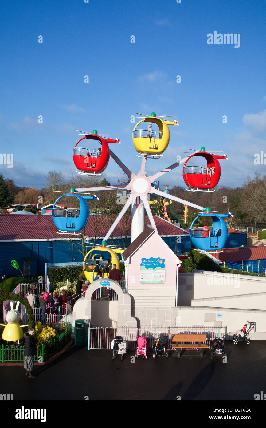 Vol en hélicoptère du lapin Miss Ride Peppa Pig world, Paultons Park, Southampton, Angleterre, Royaume-Uni. Banque D'Images