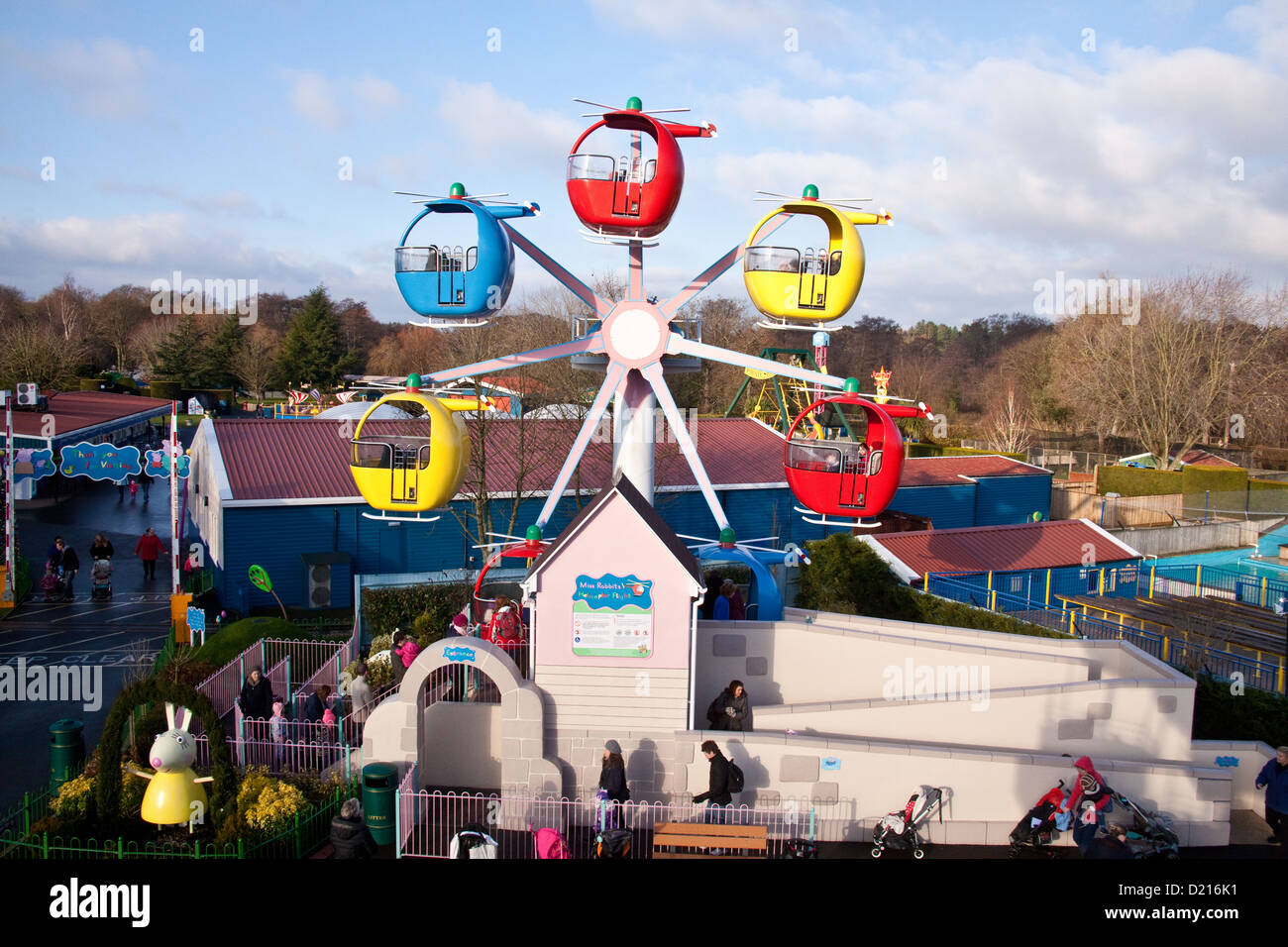 Vol en hélicoptère du lapin Miss Ride Peppa Pig world, Paultons Park, Southampton, Angleterre, Royaume-Uni. Banque D'Images