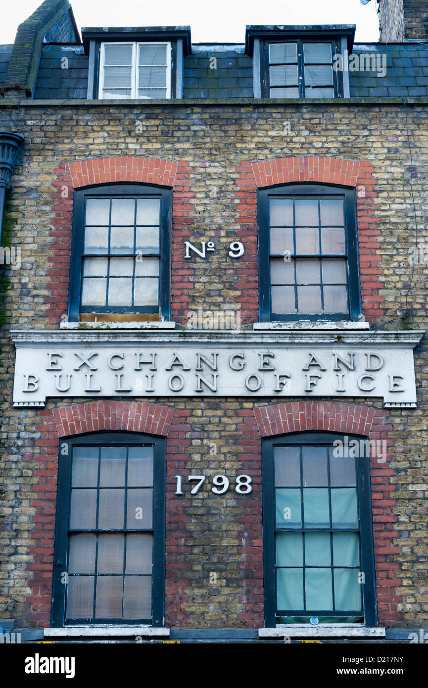 N° 9 Wardour Street London UK l'ancien bâtiment de l'échange et lingot et signes windows Banque D'Images