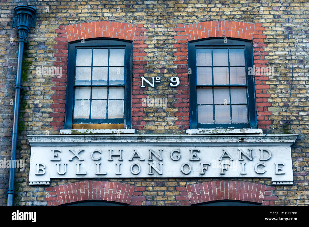 N° 9 Wardour Street London UK l'ancien bâtiment de l'échange et lingot et signes windows Banque D'Images