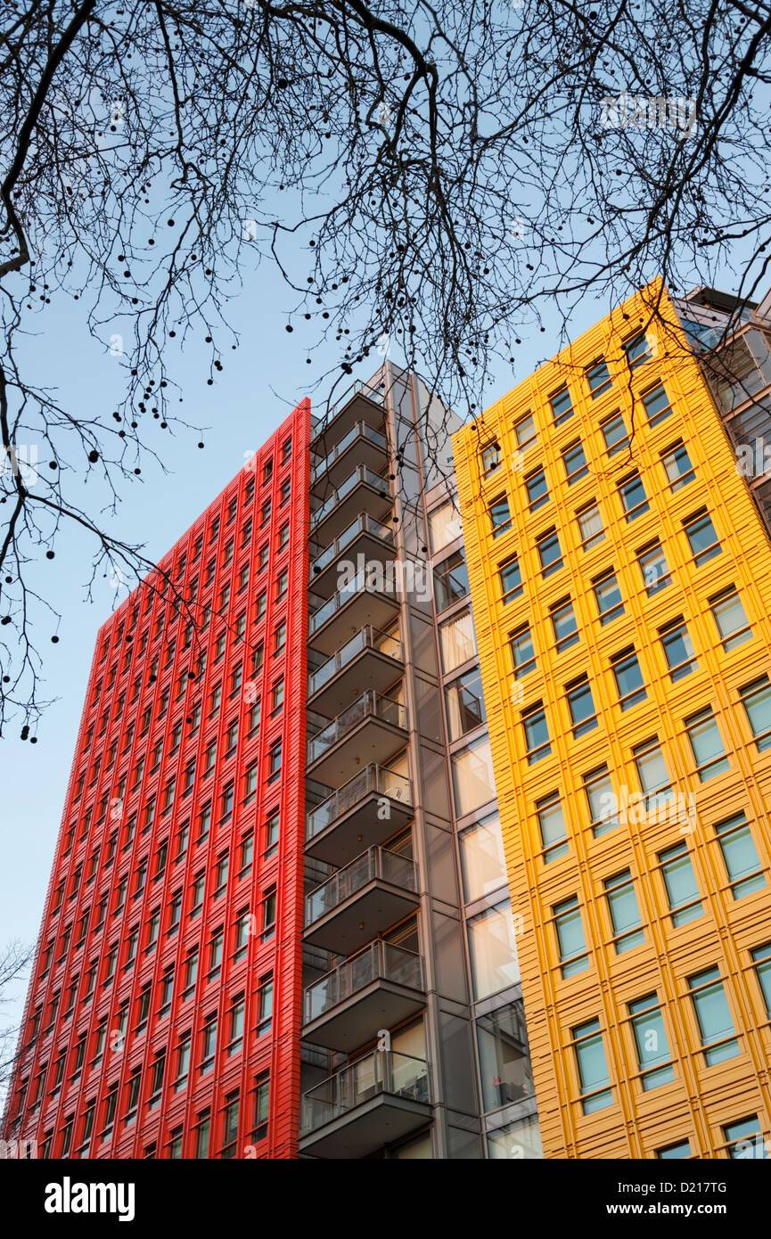 Le coloré Central Saint Giles Londres bâtiments conçus par l'architecte italien Renzo Piano, son premier travail au Royaume-Uni Banque D'Images