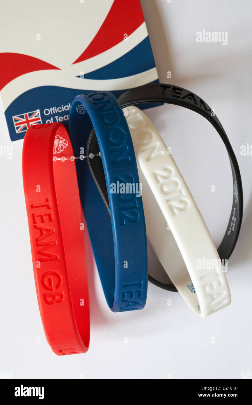 L'équipe des Jeux Olympiques de Londres 2012 GO Bracelets de gelée en rouge, blanc, bleu et noir sur fond blanc Banque D'Images