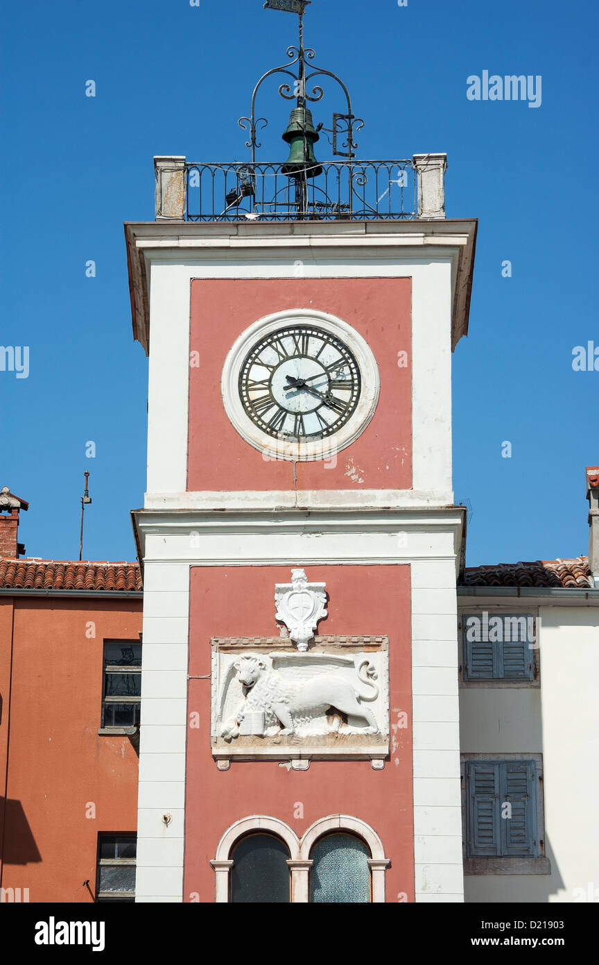 Elk192-1578v, Rovinj, Croatie Trg M Tita, tour de l'horloge Banque D'Images