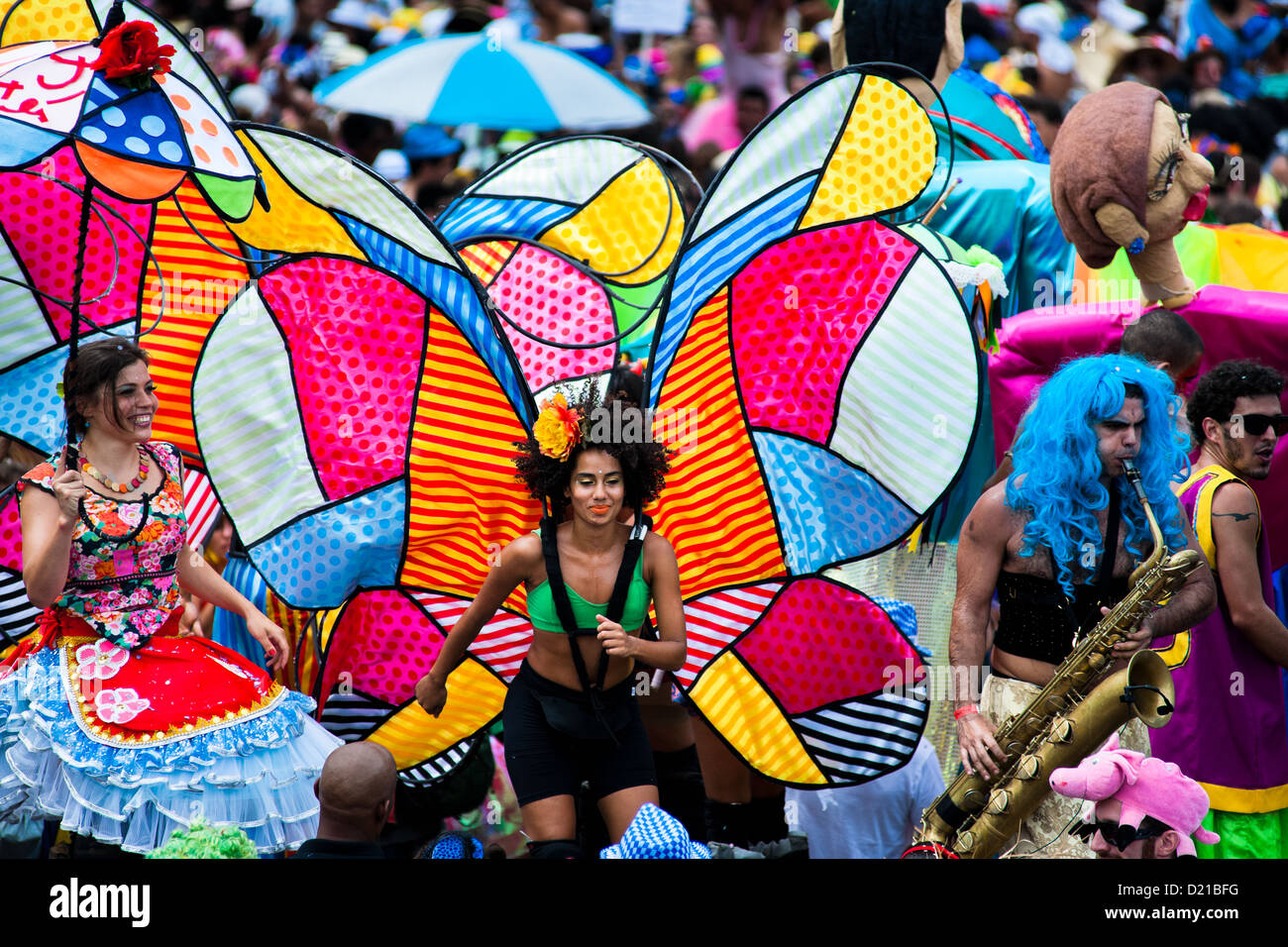 L'orquestra voadora band effectue pendant le carnaval fête de rue à Flamengo, Rio de Janeiro, Brésil. Banque D'Images