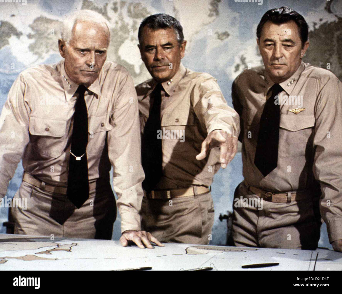 Schlacht Um Midway Midway Henry Fonda, Glenn Ford, Robert Mitchum Mit dem Versenken der gegnerischen Flotte zerstören Nimitz Banque D'Images