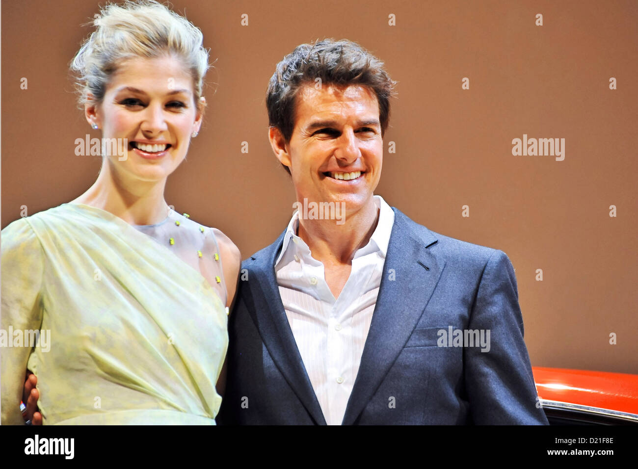 L'actrice Rosamund Pike et l'acteur Tom Cruise assister à la 'Jack Reacher' Première Mondiale au Japon Tokyo International Forum le 9 janvier 2013 à Tokyo, Japon. Banque D'Images