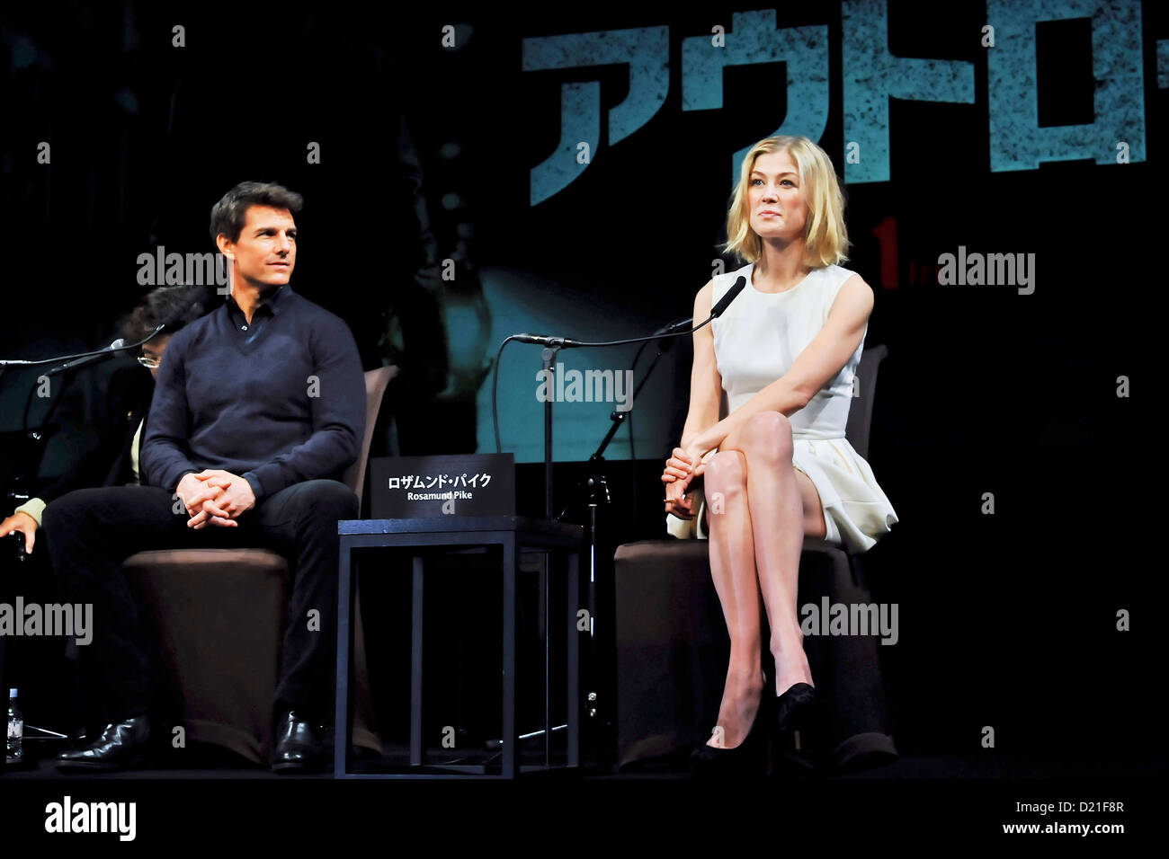 L'actrice Rosamund Pike et l'acteur Tom Cruise assister à la 'Jack Reacher' conférence de presse au Ritz Carlton Hotel, Tokyo, Japon, le 9 janvier 2013. Banque D'Images