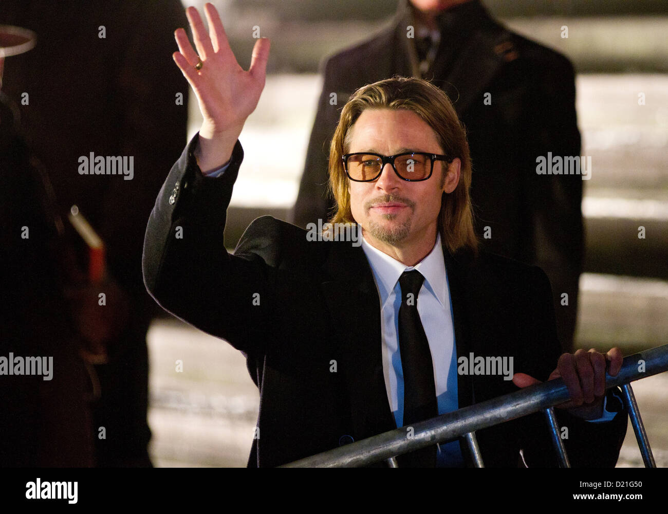 Les États-Unis l'acteur américain Brad Pitt assiste au Gala Cinema for Peace au Gendarmenmarkt à Berlin, Allemagne, 13 février 2012. Le gala s'inscrit dans le cadre du Festival International du Film de Berlin, Berlinale. Photo : Herbert Knosowski Banque D'Images