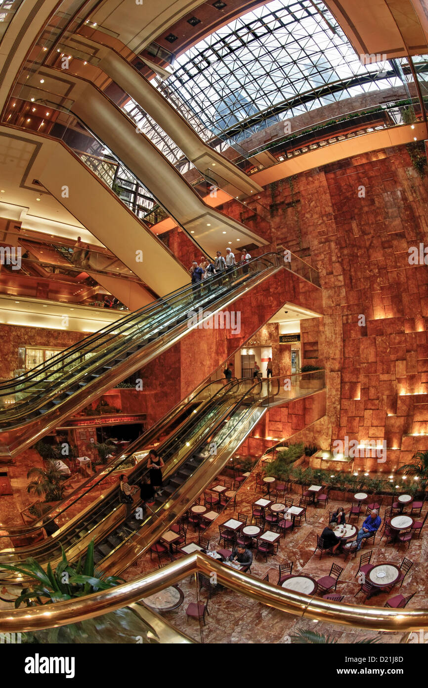 Trump Tower Atrium, 56th Street, architecte Der Scutt, Manhattan, New York City, New York, USA Banque D'Images