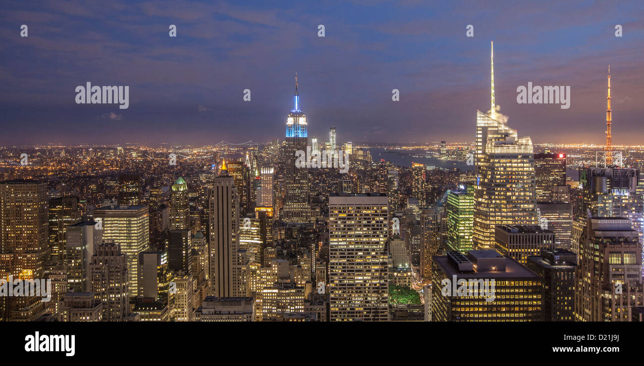 Haut de la roche, vue panoramique du Rockefeller Center, l'architecte Raymond Hood, Manhattan, New York City, New York, USA Banque D'Images