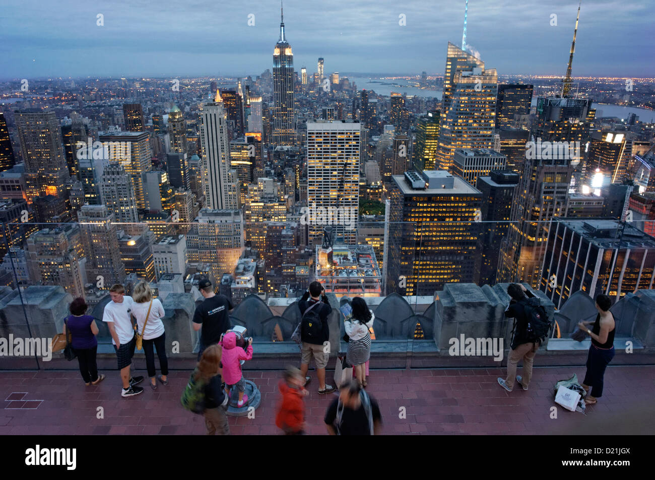 Vue panoramique sur le centre-ville de Manhattan à partir du haut de la roche, Rockefeller Center, New York Banque D'Images