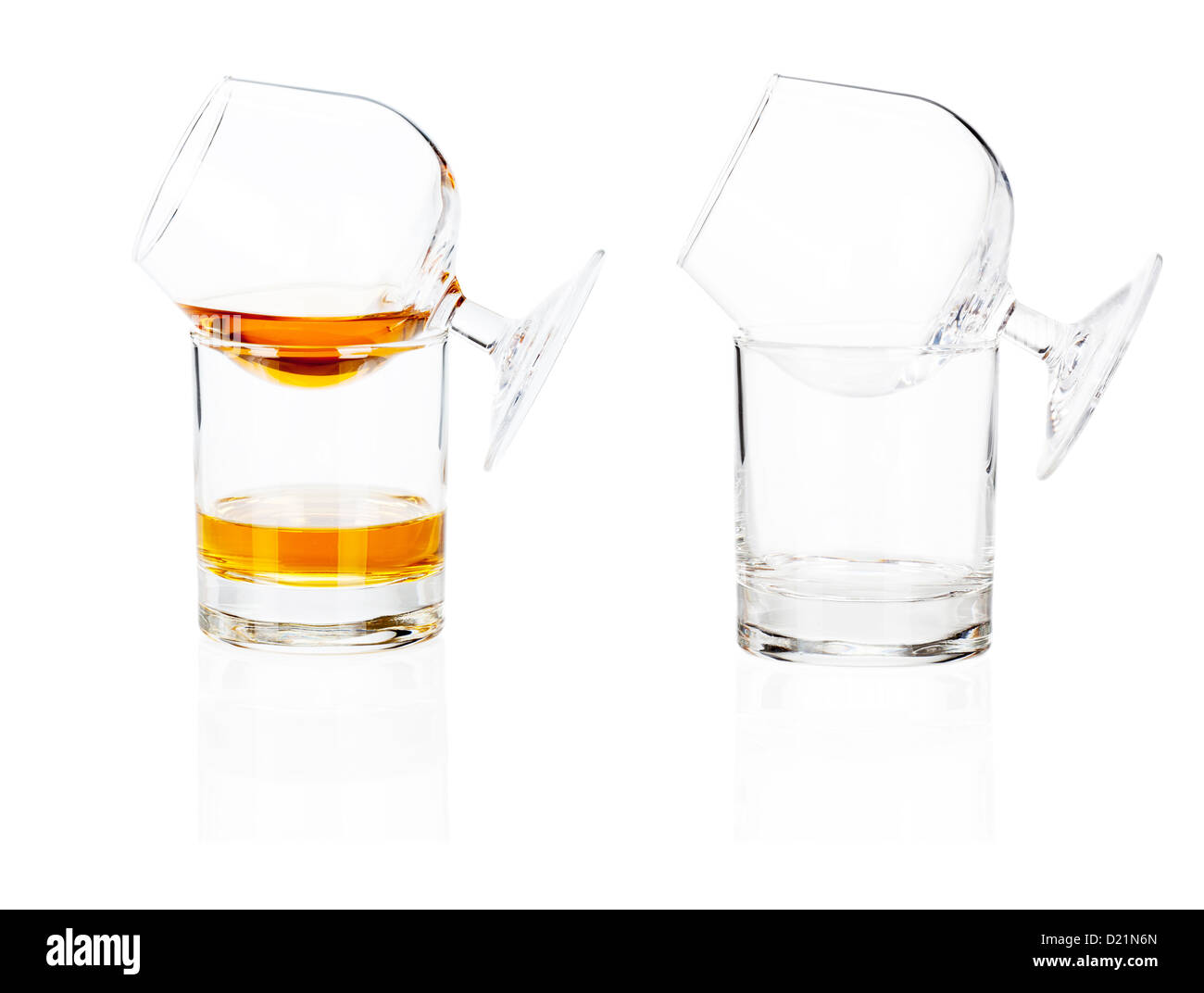 Cognac brandy verre isolé sur fond blanc Banque D'Images