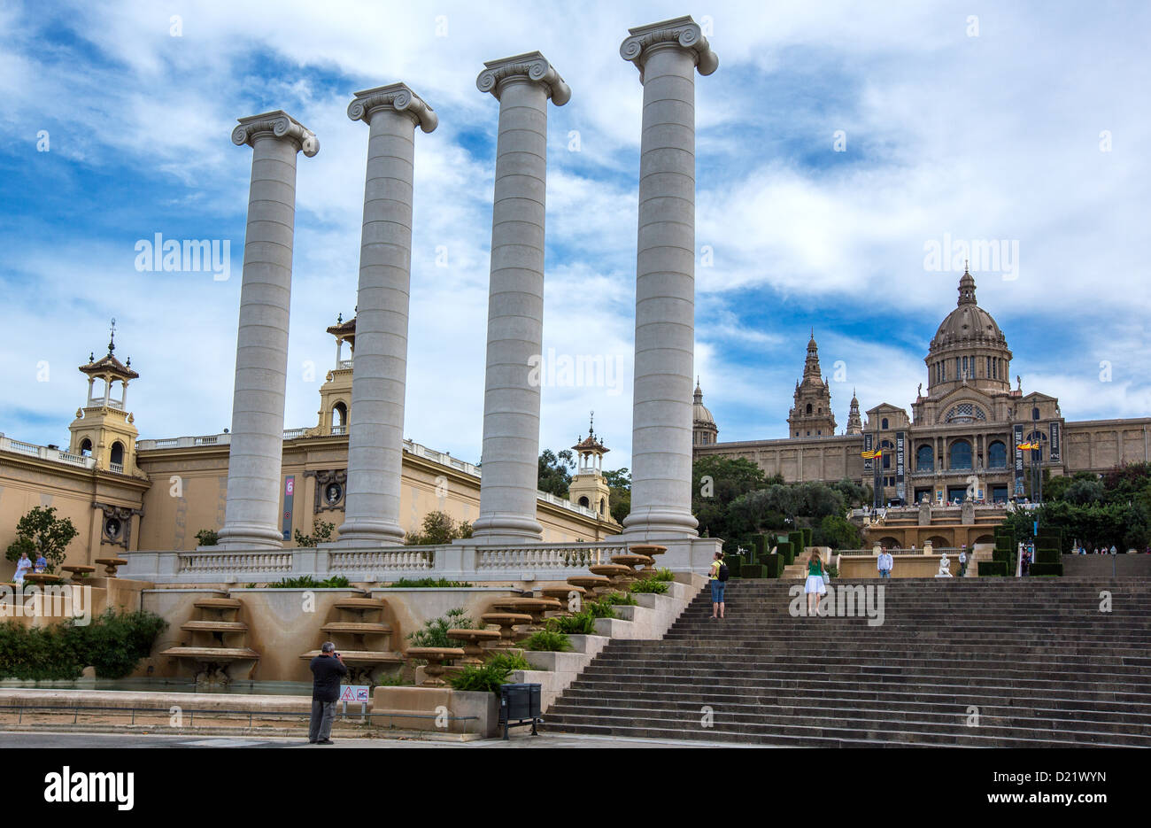 Espagne, Barcelone, la large avenue qui mène à la palais de Montjuic. Banque D'Images