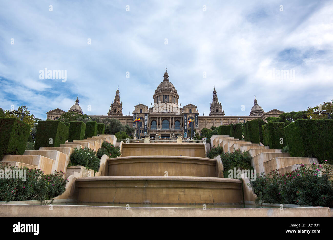Espagne, Barcelone, la large avenue qui mène à la palais de Montjuic. Banque D'Images