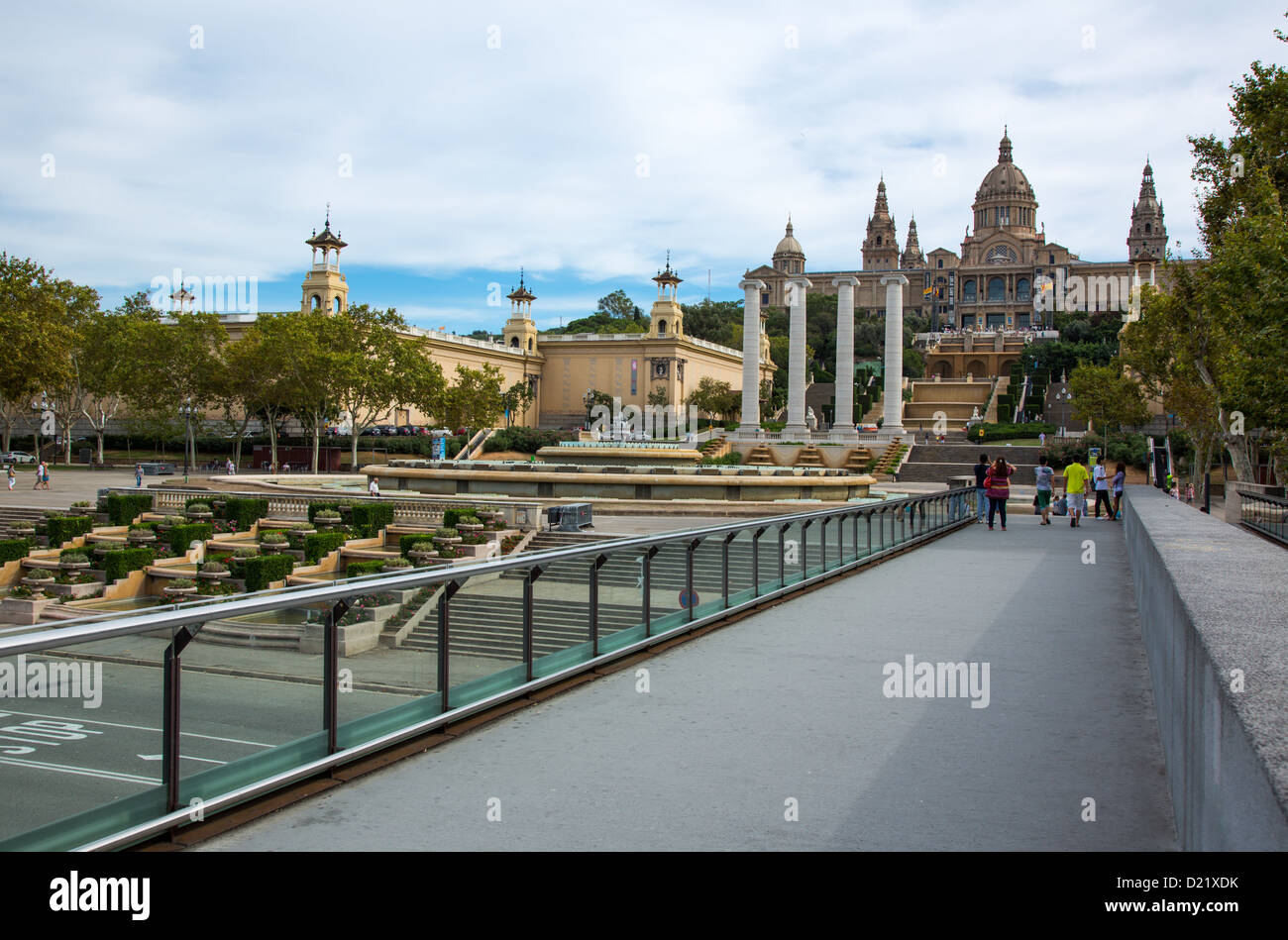 Espagne, Barcelone, la large avenue qui mène à la palais de Montjuic. Banque D'Images