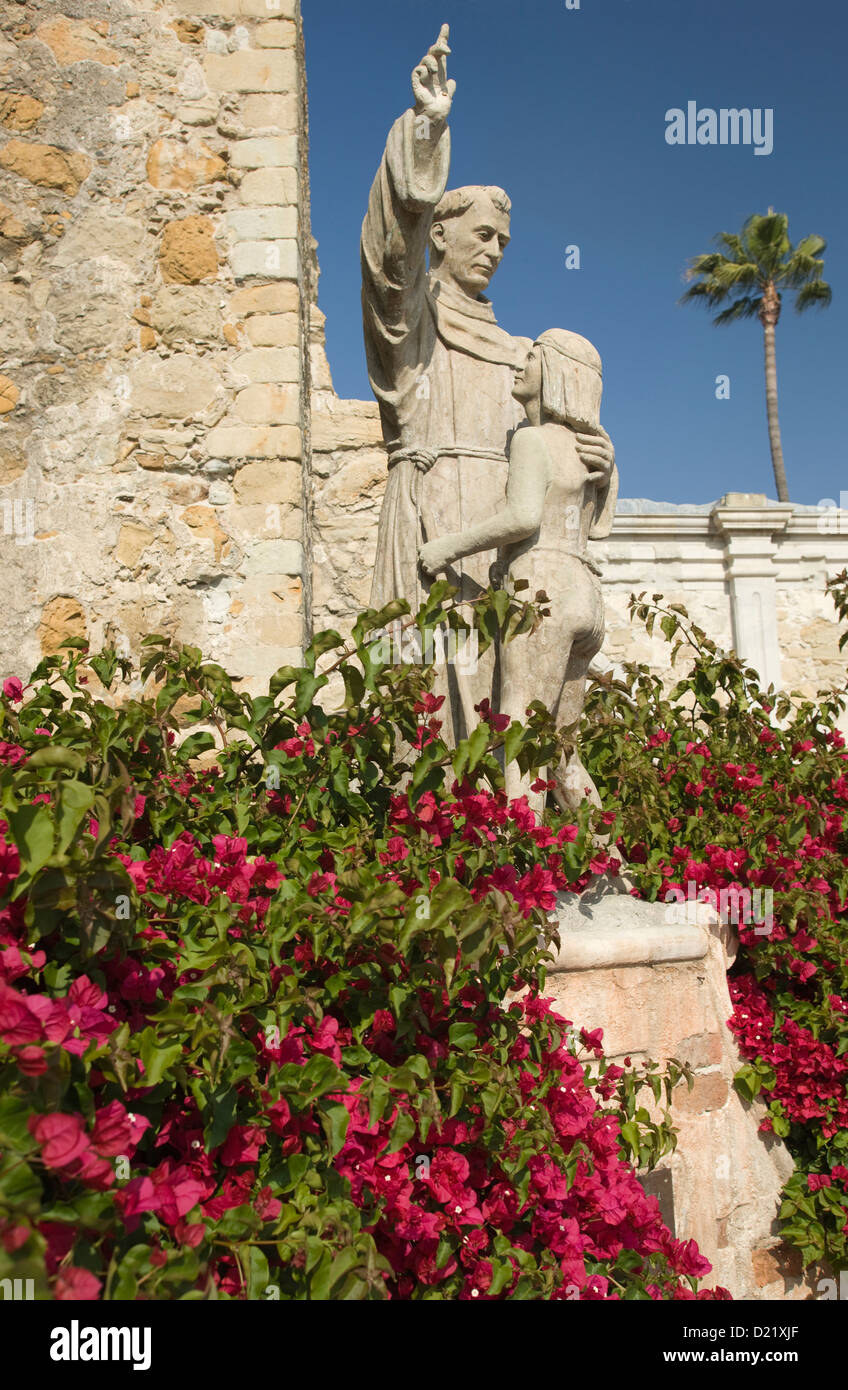 Le Père Junipero Serra STATUE MISSION SAN JUAN CAPISTRANO ORANGE COUNTY CALIFORNIA USA Banque D'Images
