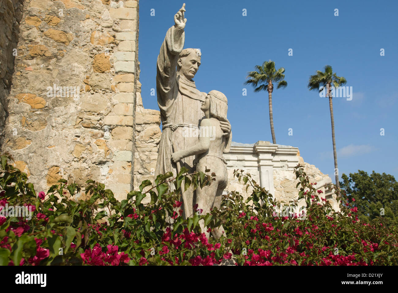 Le Père Junipero Serra STATUE MISSION SAN JUAN CAPISTRANO ORANGE COUNTY CALIFORNIA USA Banque D'Images
