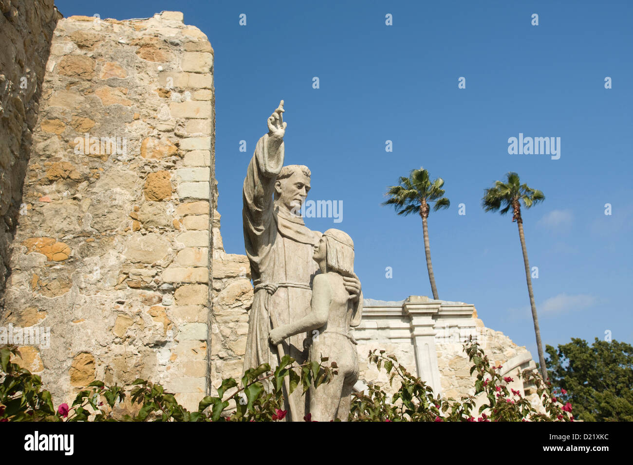 Le Père Junipero Serra STATUE MISSION SAN JUAN CAPISTRANO ORANGE COUNTY CALIFORNIA USA Banque D'Images