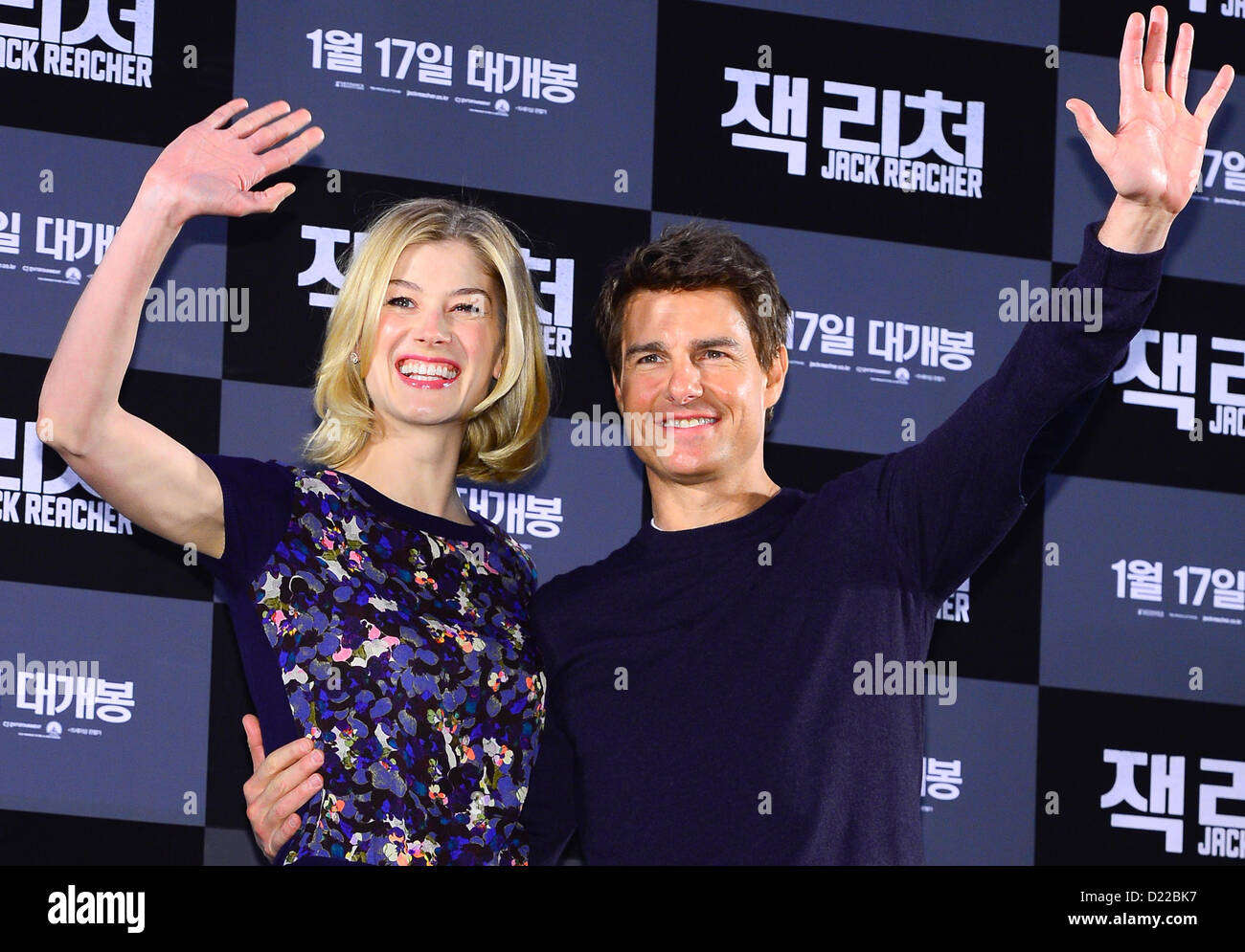 9 janvier 2013 - Tokyo, Japon - L'acteur américain TOM CRUISE pose avec l'actrice britannique Rosamund Pike au cours d'une conférence de presse pour promouvoir leur film ''Jack Reacher'' à l'hôtel Conrad, le 10 janvier 2013 à Séoul, Corée du Sud. (Crédit Image : © Jana Corée Presse/press/ZUMAPRESS.com) Jana Banque D'Images