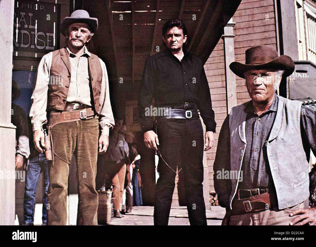 Rivalen des Todes Gunfight, Johnny Cash, Kirk Douglas (Kirk Douglas) und Abe (Johnny Cash) beschliessen, gegen ein Banque D'Images