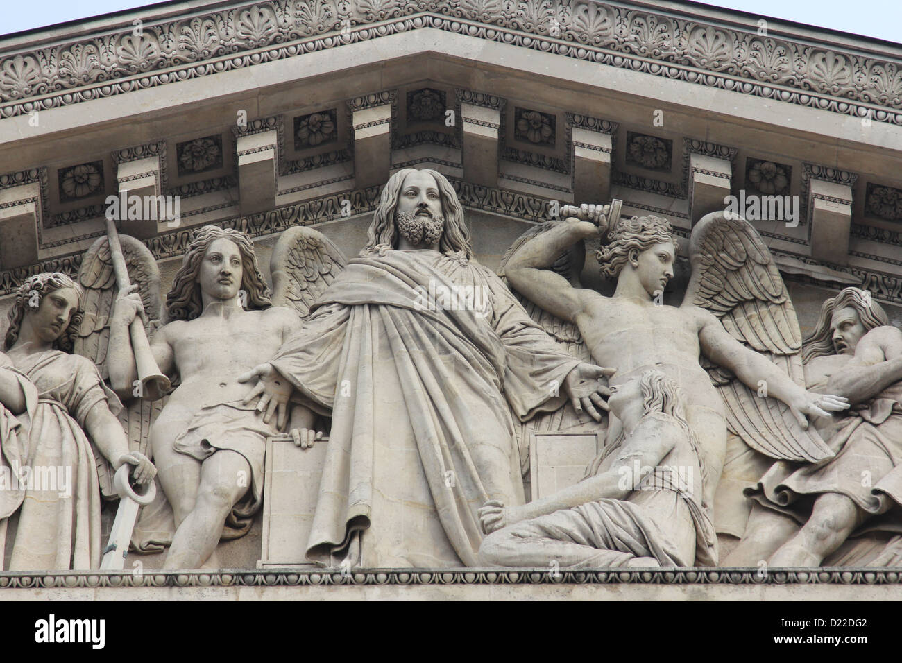 Le tympan sculpté de l'église 'La Madeleine', Paris Banque D'Images