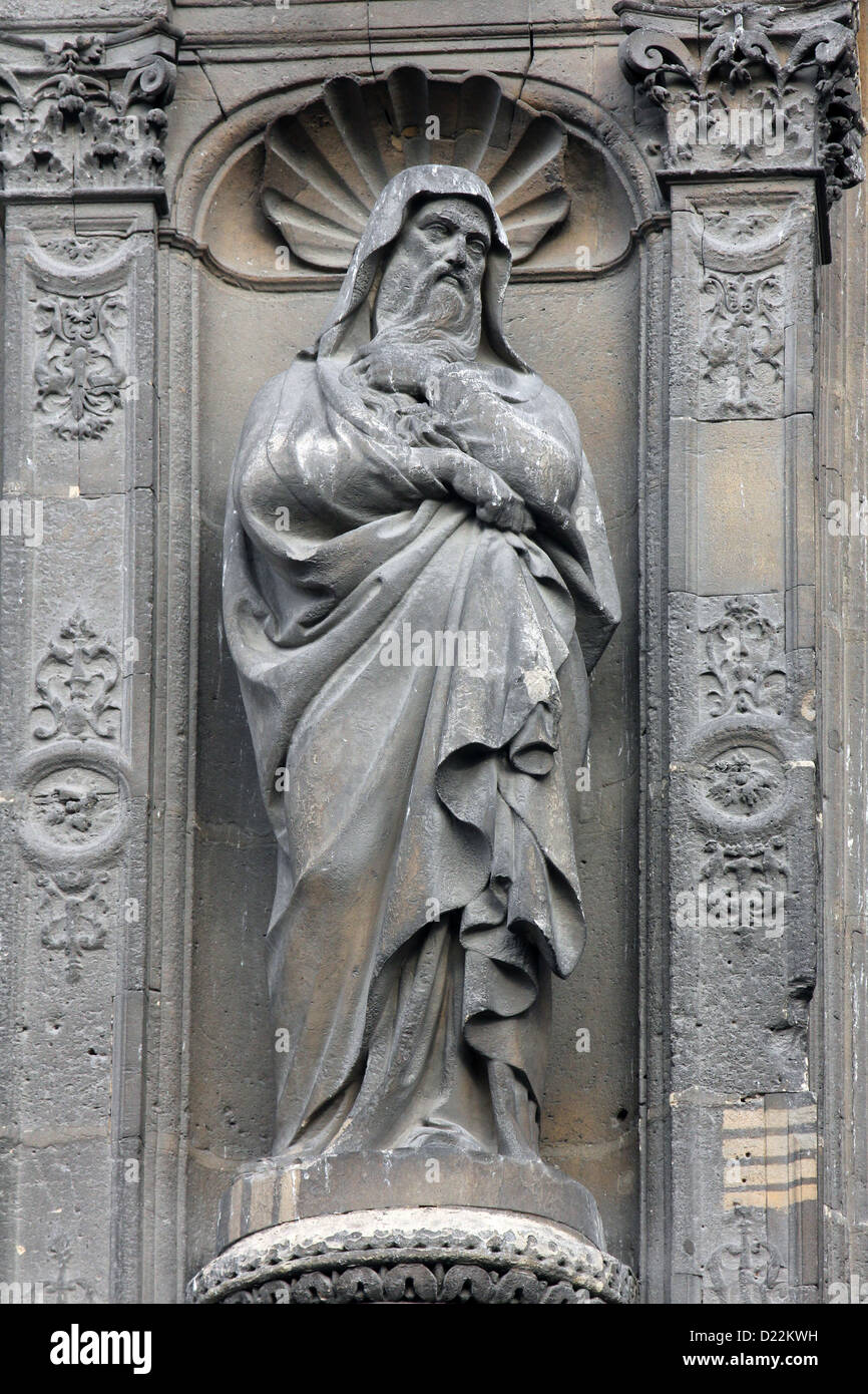 Statue au portail sud de l'église de Saint-Eustache, Paris Banque D'Images