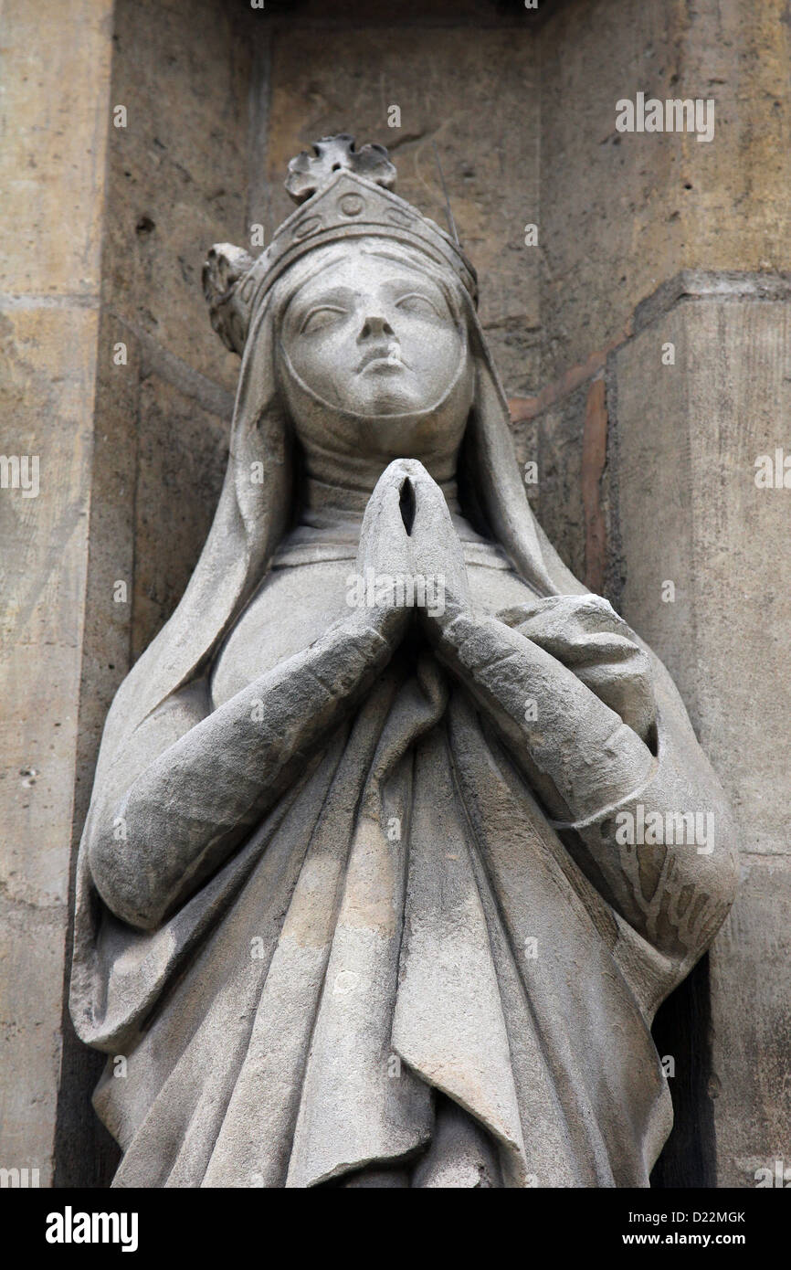 Statue de Saint Sainte Radegonde, Saint Germain l'Auxerrois, église, Paris Banque D'Images