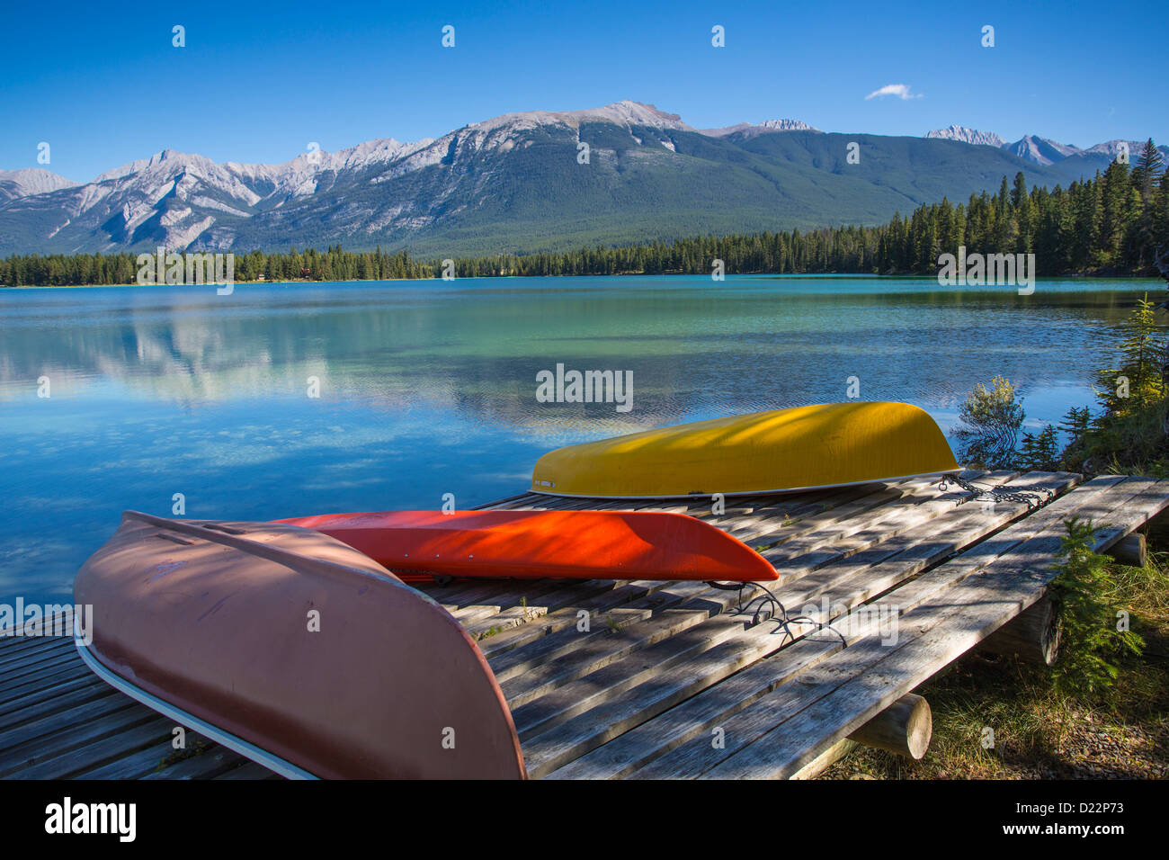 Les bateaux à quai, lac Edith dans le parc national Jasper en Alberta Canada Banque D'Images
