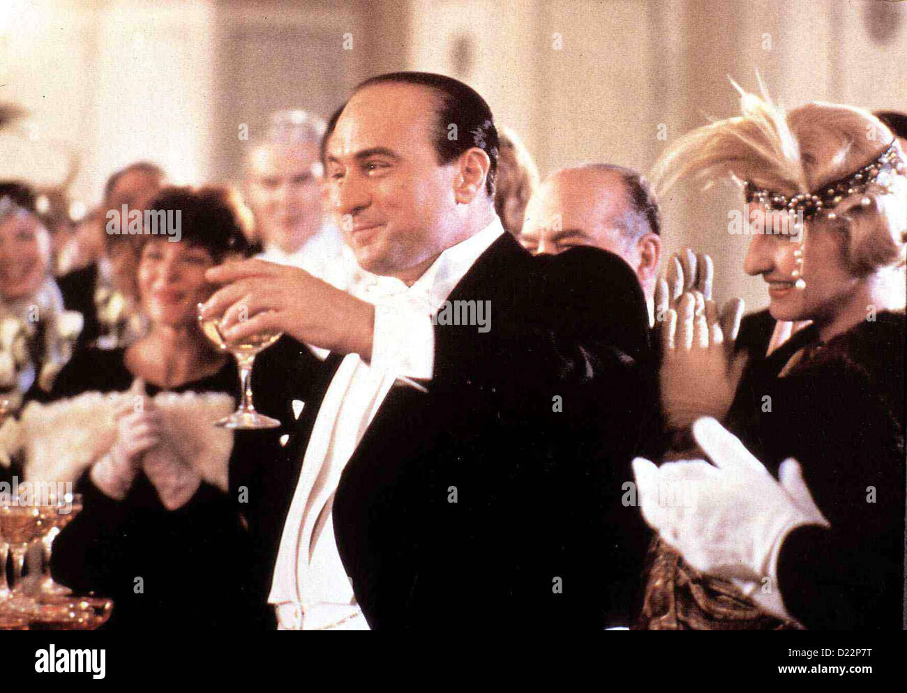 Die Unbestechlichen intouchables, Robert De Niro Al Capone (Robert De Niro)  geniesst derweil das Leben. *** *** Légende locale Photo Stock - Alamy