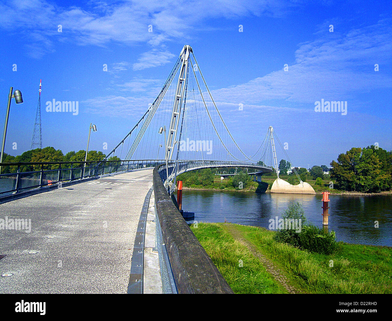 Un pont sur l'Elbe pour les piétons Banque D'Images