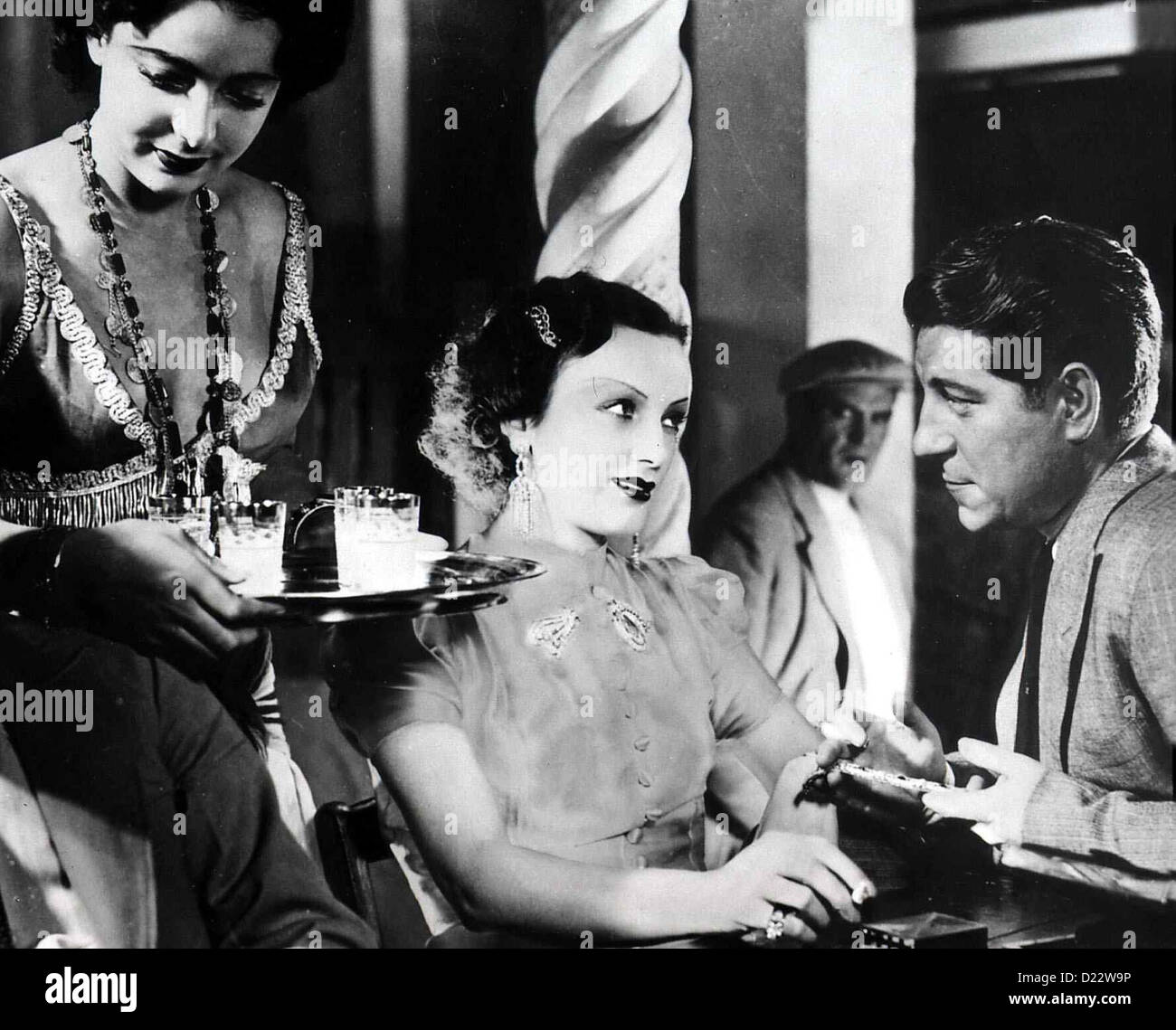 Pépé le Moko - Im Dunkel Von Algier Pépé le Moko Mireille Balin, Jean Gabin Der Ganove Pépé le Moko (Jean Gabin) schafft es Banque D'Images