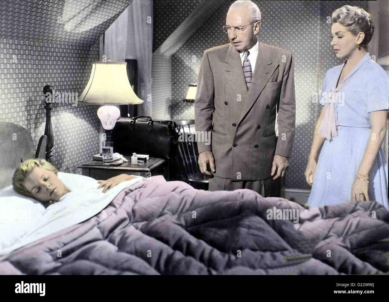 Glut Unter der Asche Peyton Place Diane Varsi, Lloyd Nolan, Lana Turner de Constance (Lana Turner, r) holt Dr. Matthew Swain Banque D'Images