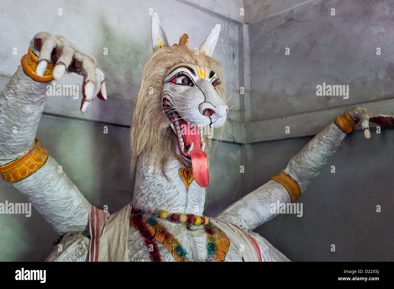 Masque à l'argile hindou, Shamaguri Sattra, l'île de Majuli, dans l'Assam, en Inde. Banque D'Images