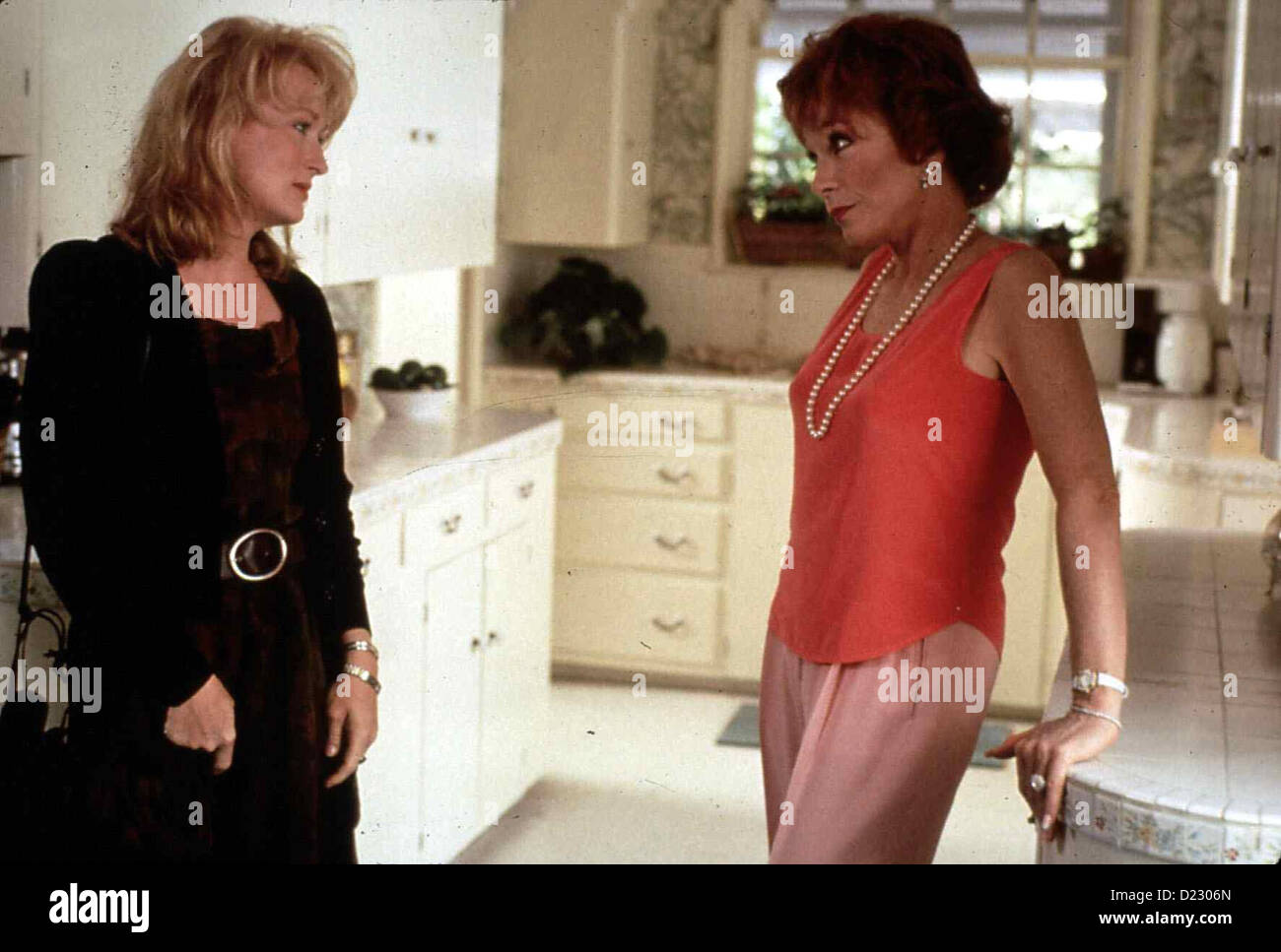 Gruesse Aus Cartes Postales de Hollywood Edge Meryl Streep, Shirley  MacLaine nach einem Zusammenbruch versucht die Schauspielerin Photo Stock -  Alamy