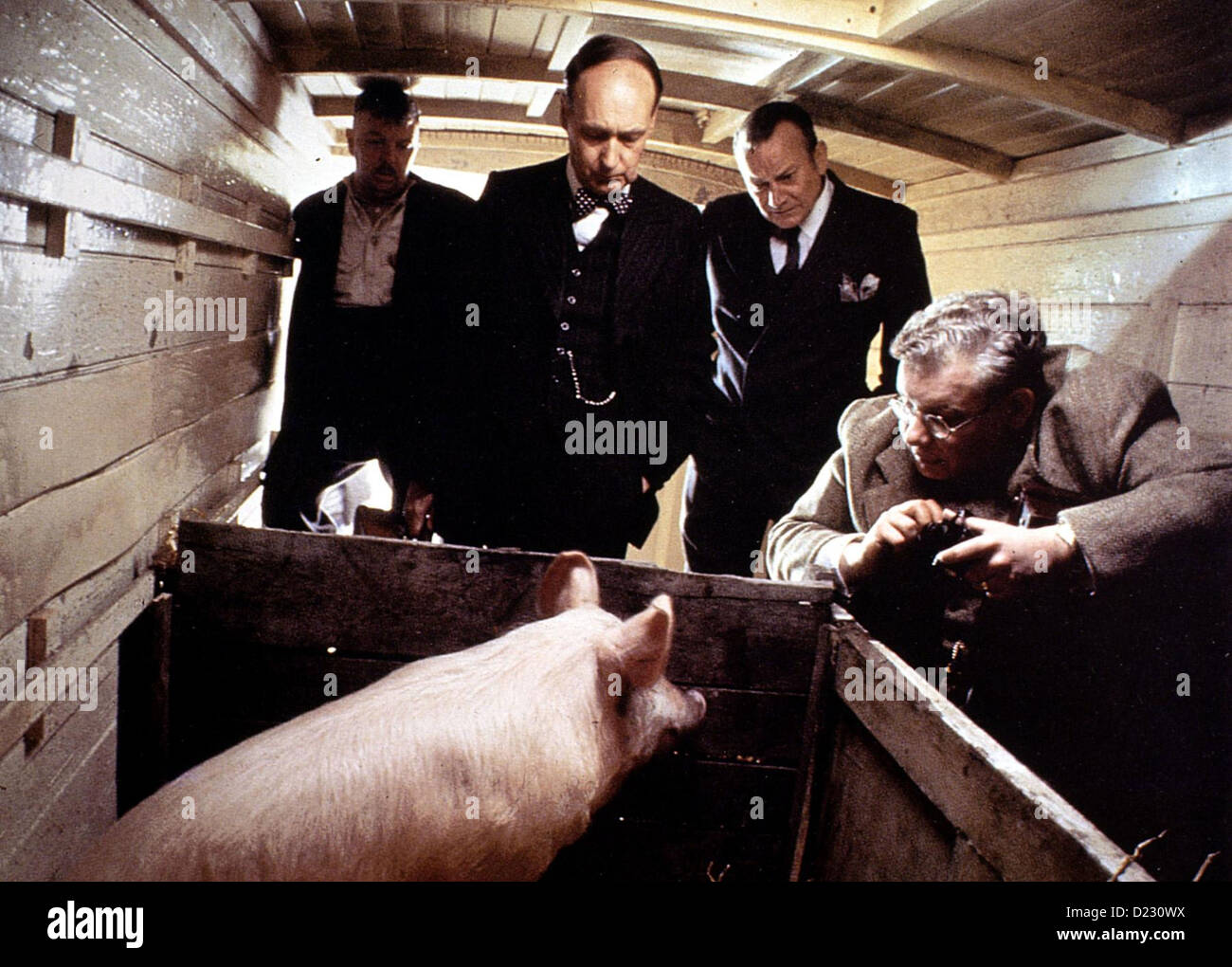 Magere Zeiten Fonction privée, Richard Griffiths (r), Denholm Elliott (2vr) Rak (Richard Griffiths,r) et le Dr Swaby Banque D'Images