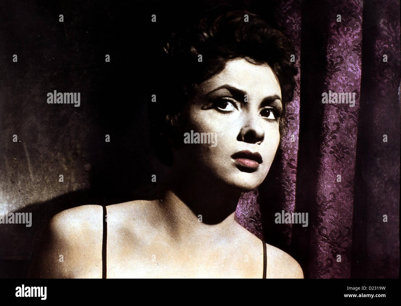 Gefaehrliche Schoenheit provinciale, la Gina Lollobrigida Gemma Foresi (Gina Lollobrigida) langweilige fuehrt eine Ehe mit Banque D'Images