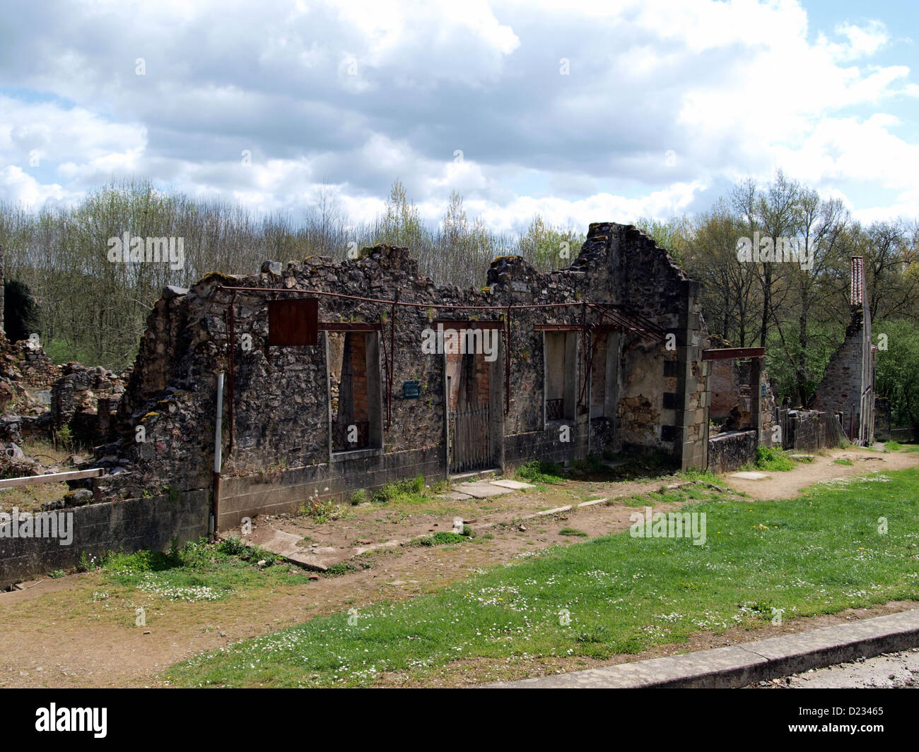 La Division blindée SS Das Reich, détruit le village d'Oradour-sur-Glane  PENDANT LA SECONDE GUERRE MONDIALE et aujourd'hui, c'est préservé dans un  État en ruine Photo Stock - Alamy