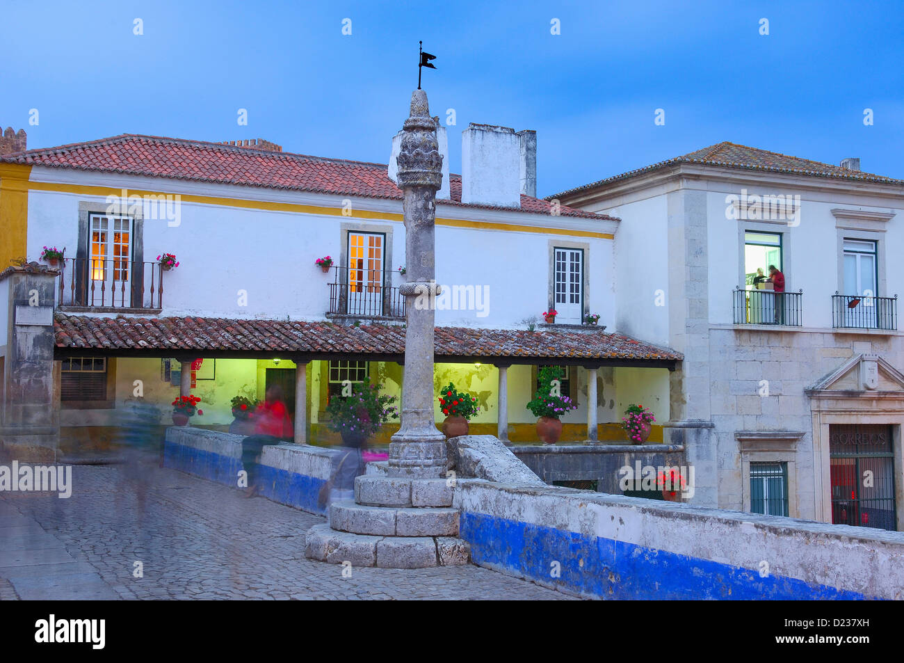 Rua Dereita au crépuscule, Obidos, Leiria, Portugal, Estremadura Banque D'Images